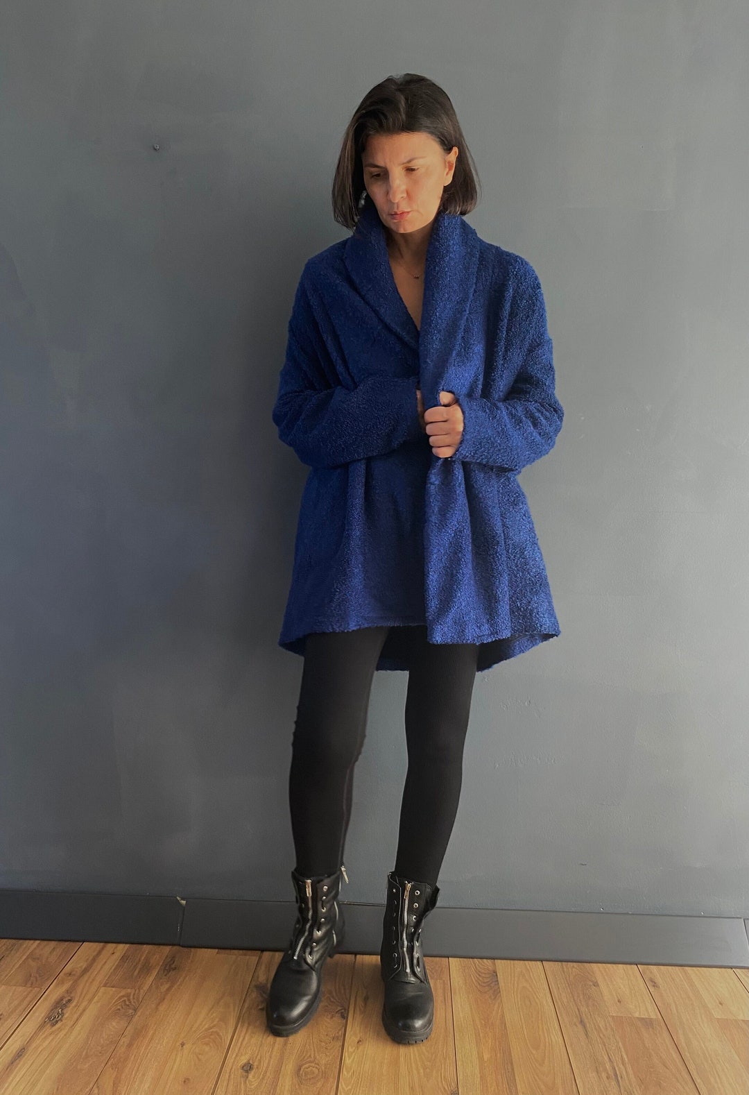 Stricken Sie blaue Strickjacke, Herbstgesamt, Strickjacke mit