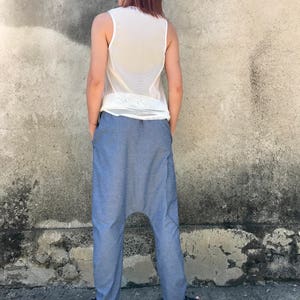 Pantalon en denim, Sarouel pour femme, Pantalon à entrejambe bas, Pantalon en denim, Pantalon ample, Pantalon à entrejambe bas, Jean bleu pour femme, Vêtements urbains image 3