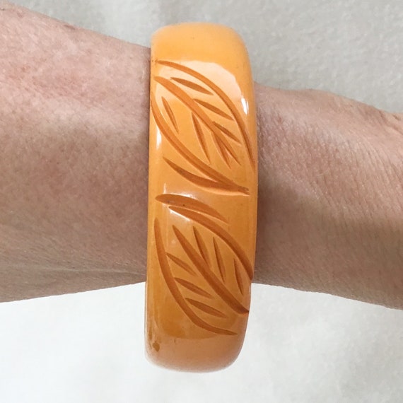 Carved Bakelite Bangle Bracelet Butterscotch Cata… - image 2