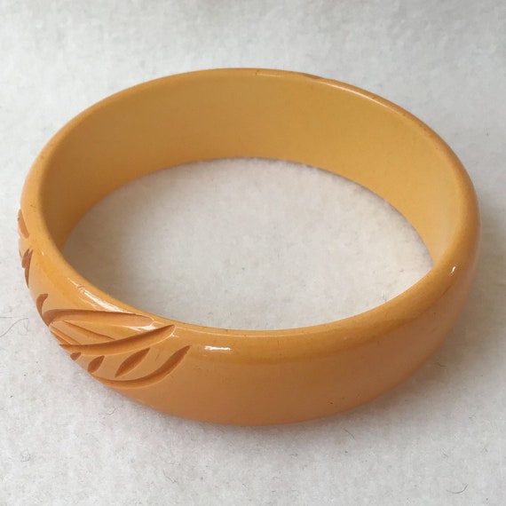 Carved Bakelite Bangle Bracelet Butterscotch Cata… - image 8