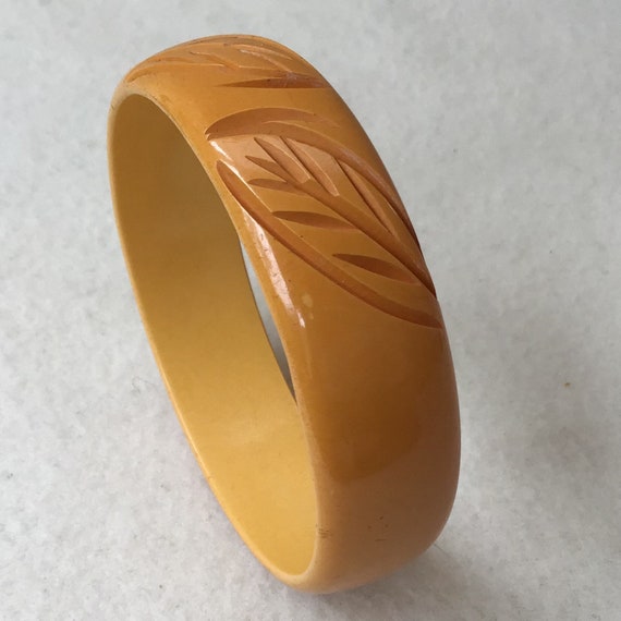 Carved Bakelite Bangle Bracelet Butterscotch Cata… - image 9