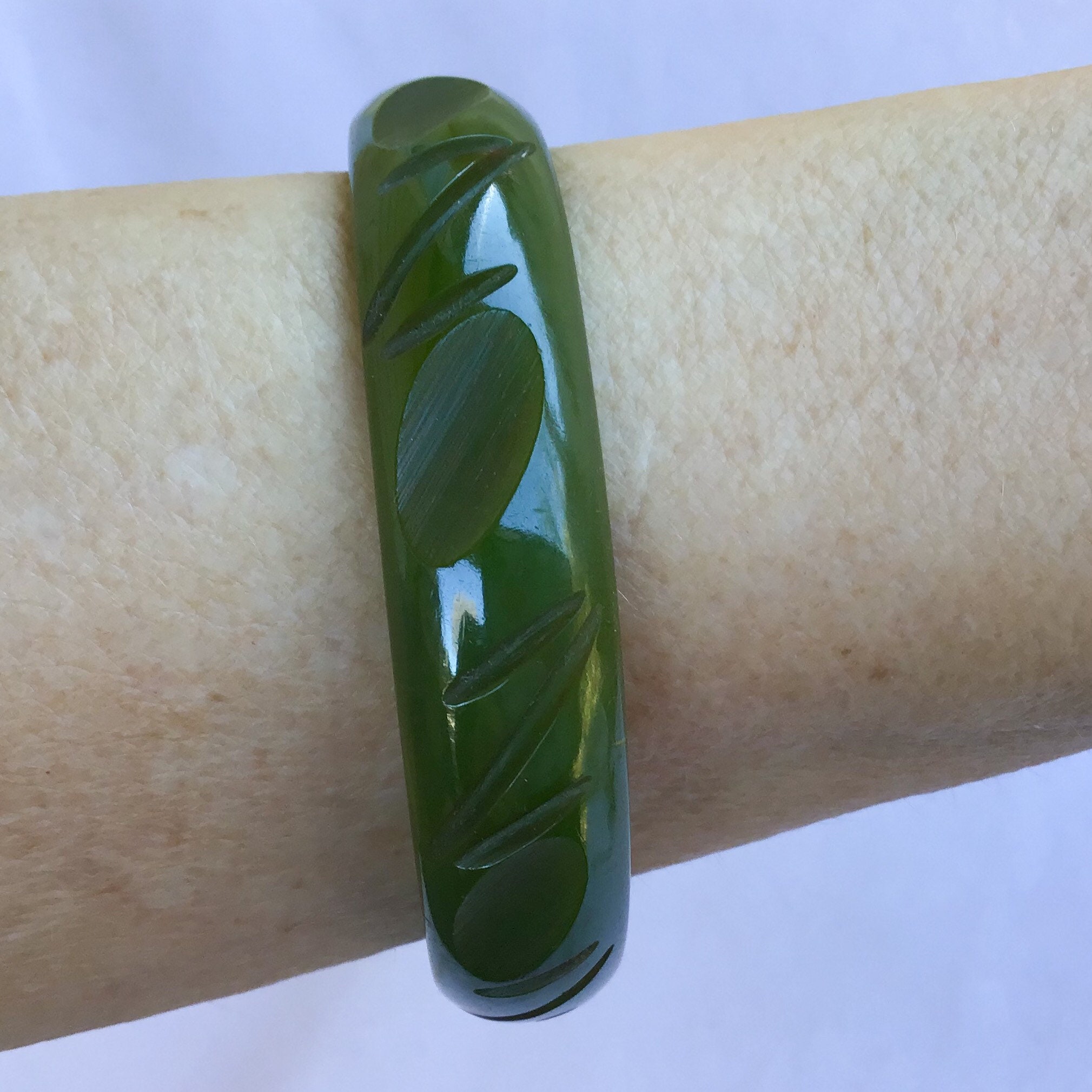 Vintage Spring Hinge Clasp Bangle (1970's) Acrylic RY-8028