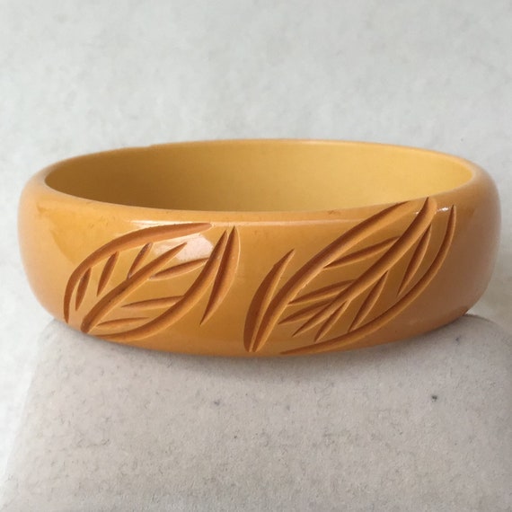 Carved Bakelite Bangle Bracelet Butterscotch Cata… - image 4