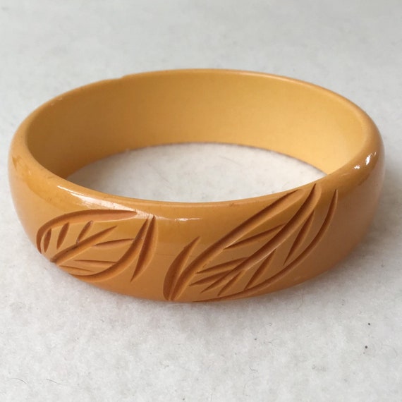 Carved Bakelite Bangle Bracelet Butterscotch Cata… - image 10