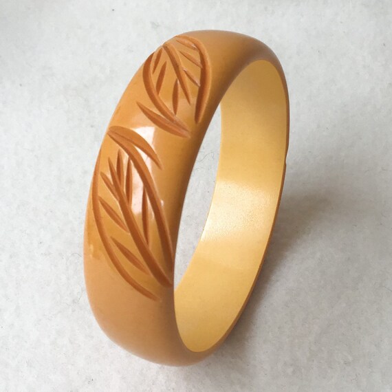 Carved Bakelite Bangle Bracelet Butterscotch Cata… - image 3