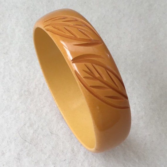 Carved Bakelite Bangle Bracelet Butterscotch Cata… - image 7