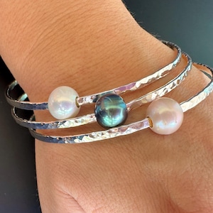 Hammered Bangle with a Single Freshwater Pearl / Peacock Blue, White, or Pink / Choose from 14k Gold Filled or Sterling Silver