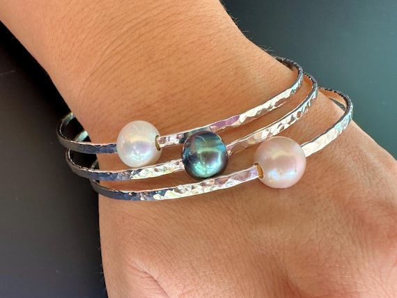 Hammered Bangle with a Single Freshwater Pearl / Peacock Blue, White, or Pink / Choose from 14k Gold Filled or Sterling Silver