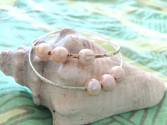 Triple Mauve Pink Freshwater Pearl Hammered Bangle