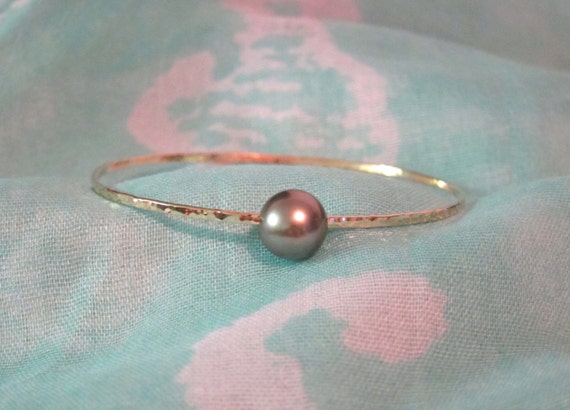 Genuine Tahitian Pearl Grey Hammered Bangle