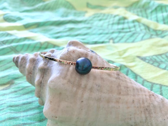 Hammered Bangle with Peacock Blue Freshwater Pearl