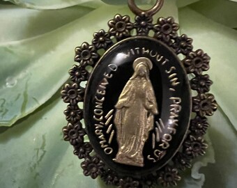 Miraculous Medal necklace, Miraculous Medal pendant, Blessed Virgin Mary necklace, Miraculous Medal, Catholic jewelry, patron saint medal