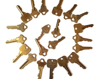 LOT OF KEYS, 20 Misc Keys, Craft Keys, Old Keys, Used Keys, Mixed Lot Keys, Assorted Key Lot, Key Craft Project, Jewelry Key, Steampunk Keys