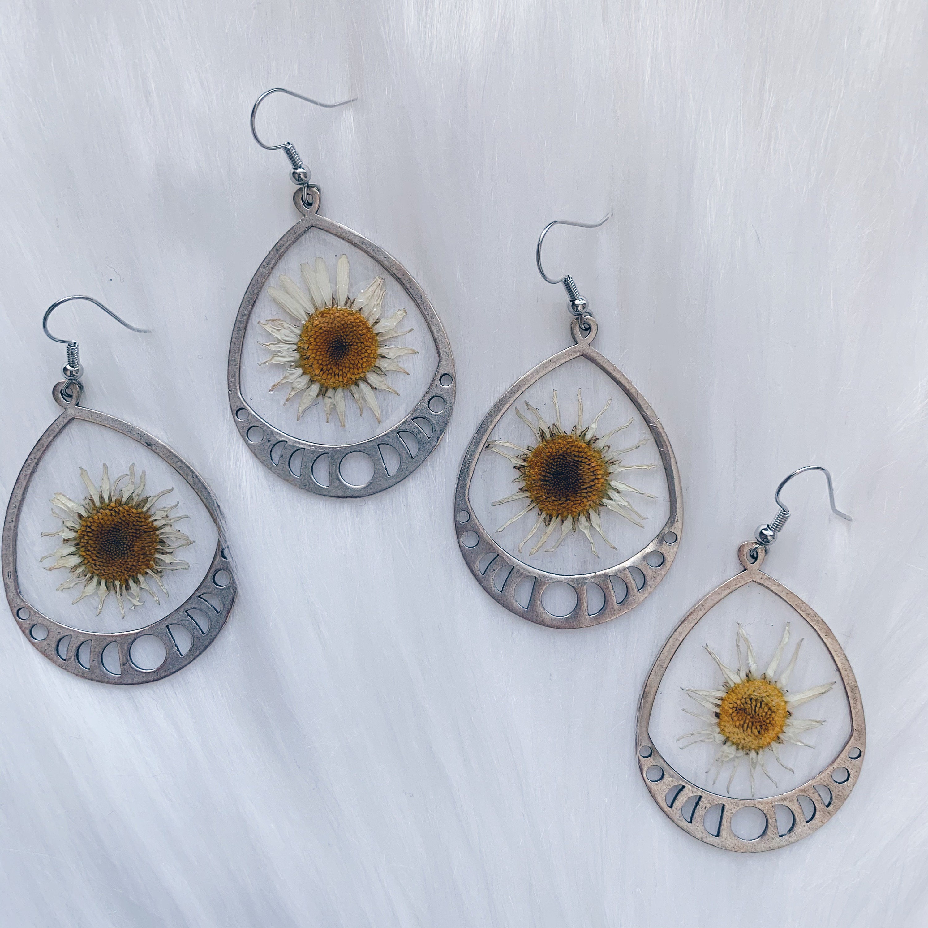 White daisy resin earrings resin earrings preserved Etsy