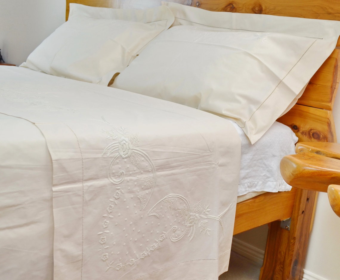 Vintage Bed Linen, 3 Pieces, 1 Flat Sheet, 2 Pillow Cases 100 Cotton