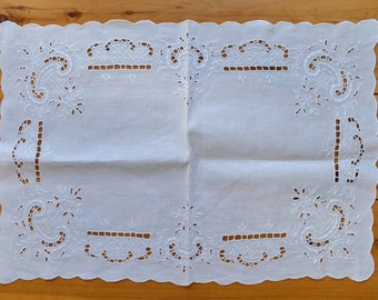 Środek stołu z lnu, nakładka na stół, bieżnik, ręcznie robiona dekoracja ślubna 40 x 60 cm