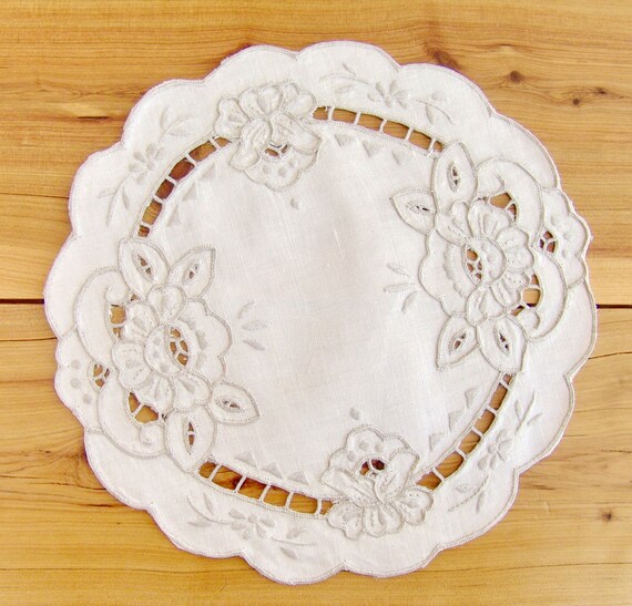 Burlap Linen Table Runner Wedding Table Centerpiece Overlay Vintage Doilies Round 10 Inches Shabby Rustic Cottage Decor Gift Ideas