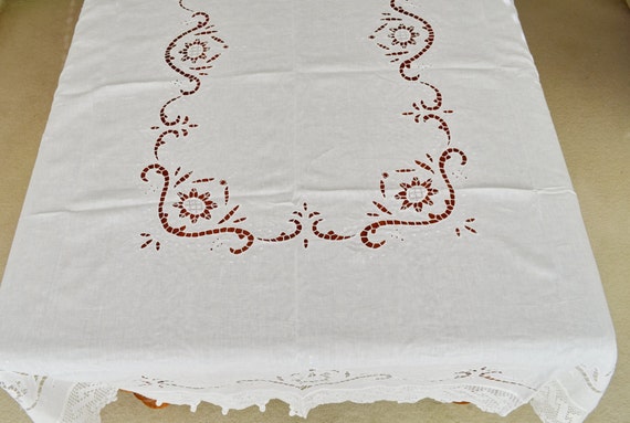 72x108" Oval Embroidery Oval Tablecloth Embroiderd Blue Flowers with Napkins 