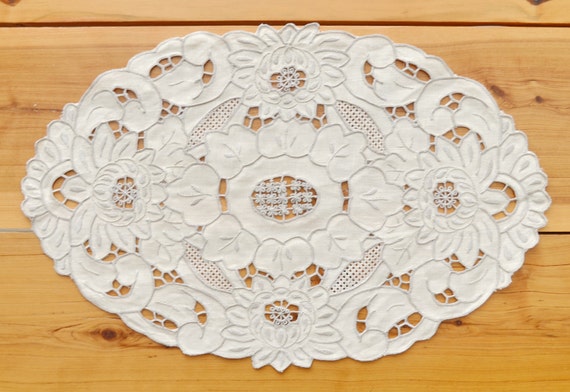 Burlap Linen Table Runner Wedding Table Centerpiece Overlay Vintage Doilies Oval 11 x 16 Inches Shabby Rustic Cottage Decor Gift Ideas