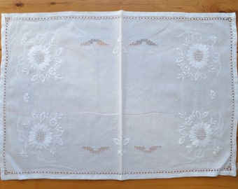 Środek stołu z lnu, nakładka na stół, bieżnik, ręcznie robiona dekoracja ślubna 40 x 60 cm