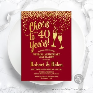 以下が含まれることがあります： 金色のコンフェッティとシャンパングラスが飾られた赤と金の結婚記念日の招待状。招待状には「Cheers to 40 Years!」の文字と、「Robert & Helen」の名前、「September 15th 20XX」の日付、「6:00 P.M.」の時間、「The Clubhouse, 1001 Bellevue Terrace, Madison」の場所、RSVPに関する情報が記載されています。