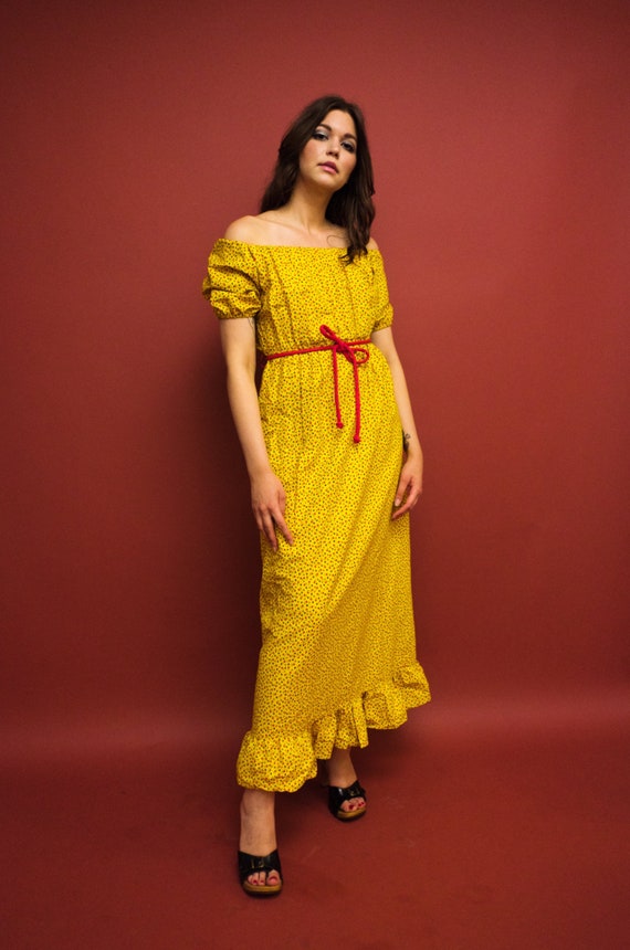 vintage 1970s yellow calico floral off the shoulde