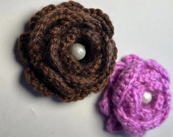 handmade brooch， crochetted brooch