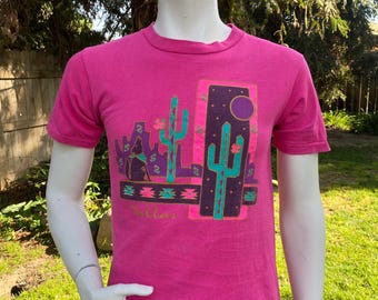 Vintage 90s Pink Dallas Graphic Souvenir T-Shirt Glitter Single Stitch Size Small