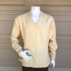 Vintage Mens Beige Lambswool V Neck Pullover Sweater Barrie Made in Scotland Size XL