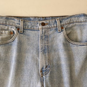 Size 33 Vintage Distressed Levis 550 Jeans W33 L33 Light