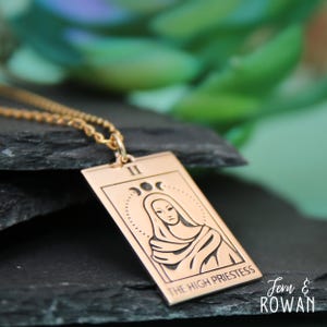 Collar de tarot de suma sacerdotisa, plata o bronce, delicado collar de bruja, joyería espiritual, colgante de carta del tarot / Moonkist Creations