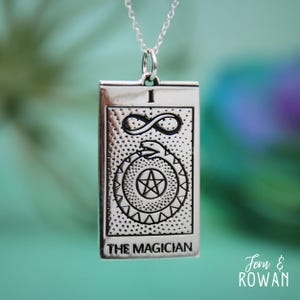 Collar de tarot, colgante de la carta del tarot del mago, collar de ouroboros, plata de ley o bronce, collar de manifestación / Moonkist Creations