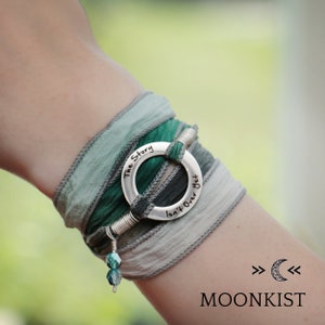 Pulsera de seda envolvente La historia aún no ha terminado, pulsera de estímulo para la salud mental, regalo para la ansiedad y la depresión / Moonkist Creations