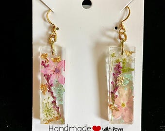 Pendientes de flores prensadas de resina: lámina de oro - Varias flores reales - Copos de oro - Ligeros