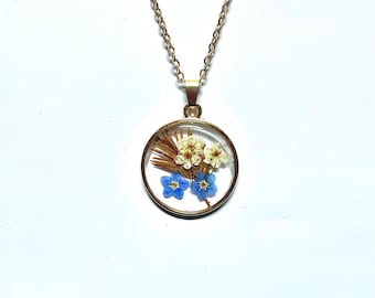 Colgante de flores prensadas: Nomeolvides, flores azules y blancas, helecho - Bisel dorado