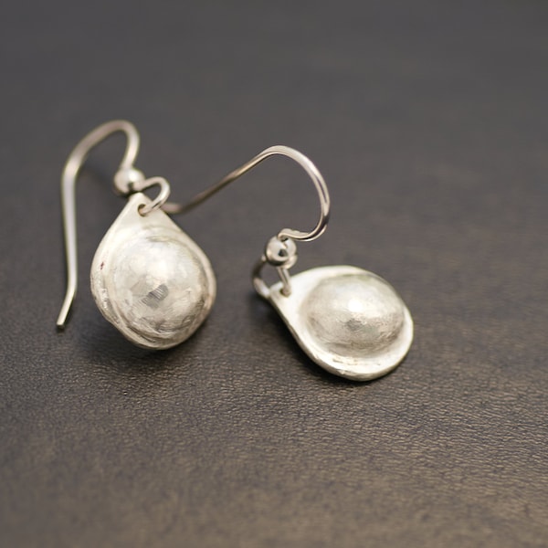 SCP118 Silver Belly Earrings