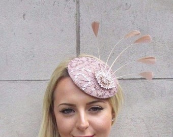 Peach Blush Nude Pink Turquoise Green Feather Hat Hair Clip Fascinator Vtg 7385