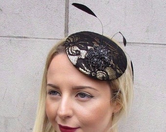 Black Gold Lace Feather Pillbox Hat Fascinator Hair Clip Vintage Races 40s 2717