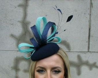 Pièce unique - Grand bibi plumes bleu marine et turquoise cyan pour mariage Grand chapeau à pilules u1b14