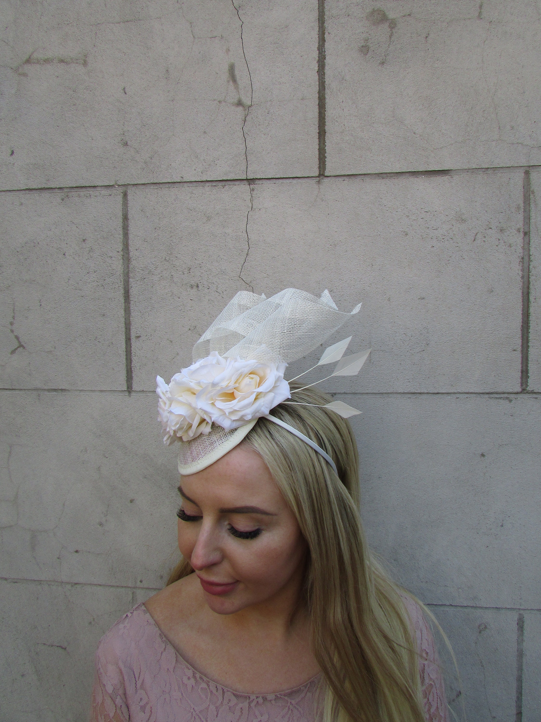 Cream Sinamay Rose Flower Feather Hat Fascinator Races  display picture 1