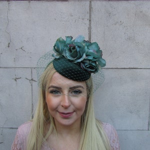 Flesgroen Smaragd Vogelkooi Sluier Bloem Tovenaar Bunker Hoed Races Donkergroen Bruiloft Races Vintage Stijl SH-06 uu