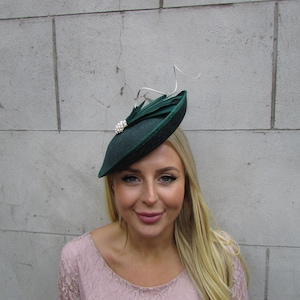 Bottle Green Ivory Feather Fascinator Disc Saucer Hat Sinamay Wedding Races Headband Hairband Pearl Dark Emerald Green or-09