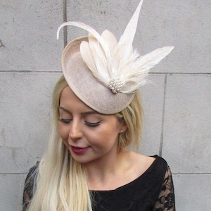 Beige Cream Champagne Feather Disc Saucer Hat Fascinator Hair Races Wedding sh-220