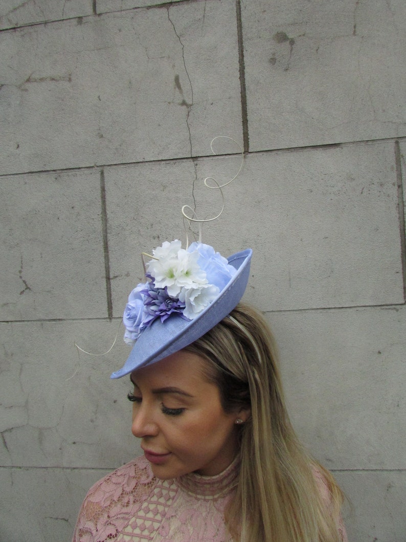 Grand chapeau de bibi crème ivoire clair bleu pervenche bleu floral fleur grande larme courses de mariage sh-296 image 3