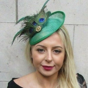 Emerald Green and Gold Peacock Feather Disc Saucer Hat Fascinator Hair Races Headpiece Wedding Hatinator Gold or-04