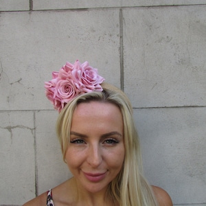 New Natural Straw Dusky Blush Pink Rose Flower Headband Fascinator Races Wedding Halo Crown Ladies Day Hair Band Headpiece sh-548uu