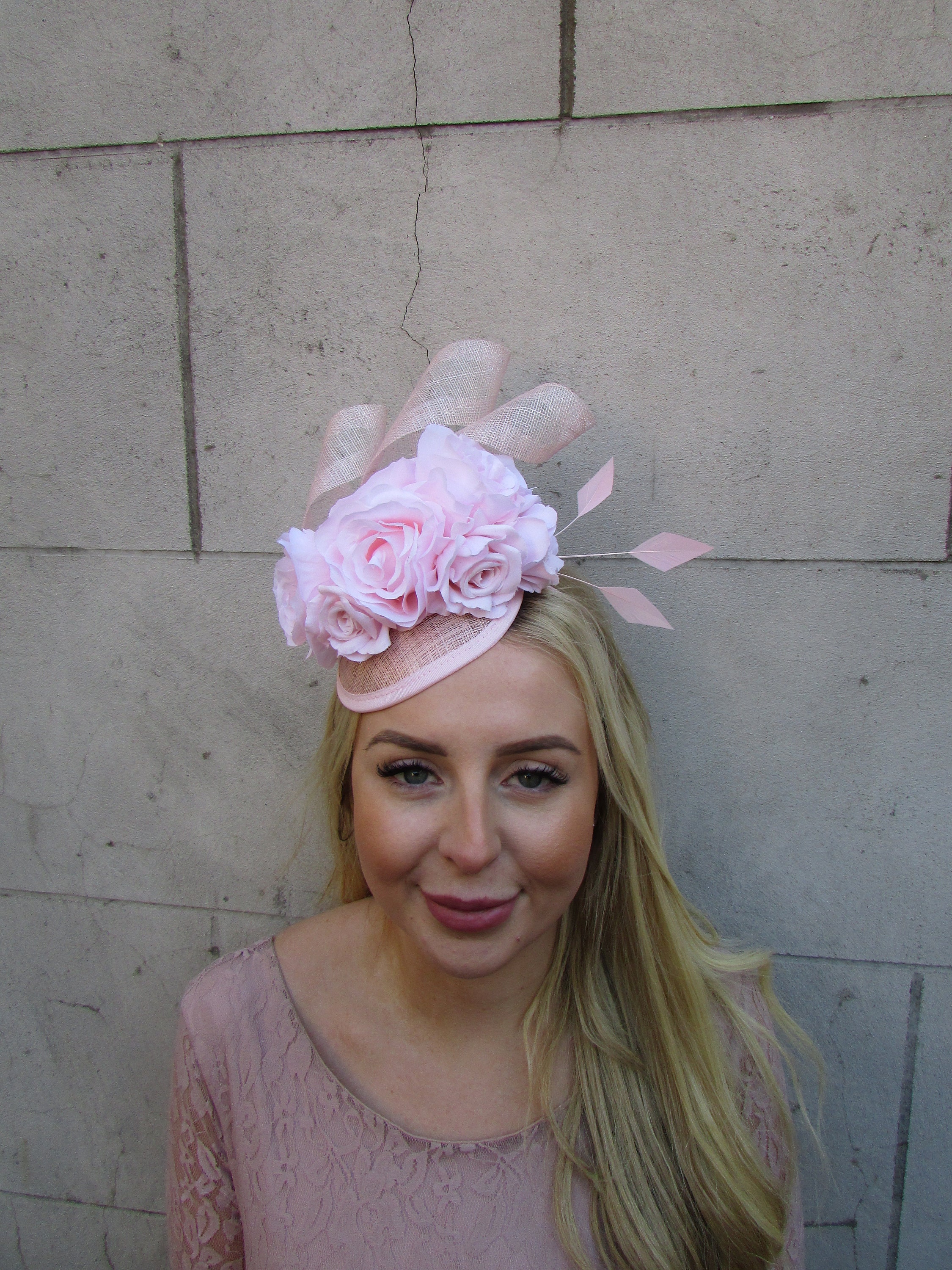Light Pale Blush Pink Sinamay Rose Flower Feather Hat  display picture 1