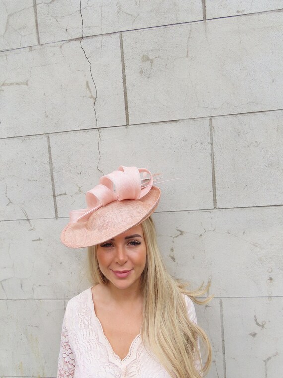Large Nude Peach Blush Feather Sinamay Hat Fascinator Disc  display picture 3