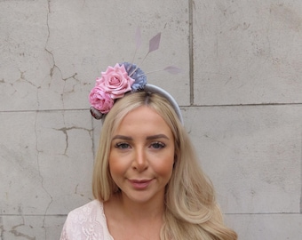 Bandeau rembourré en velours gris clair et rose poudré à fleurs, bandeau bibi pour invité de mariage, courses halo floral u12004