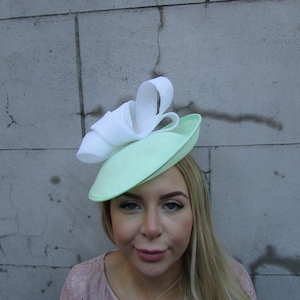 Large Mint Green Ivory Light Cream Fascinator Disc Hat Hatinator Races Wedding Guest Headband Headpiece u1b34